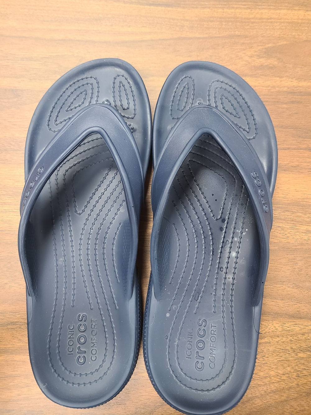 Crocs Men’s Navy Comfort Flip Flops 8M/10W
